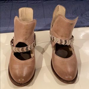 Steve Madden Freebirds “Blades”.